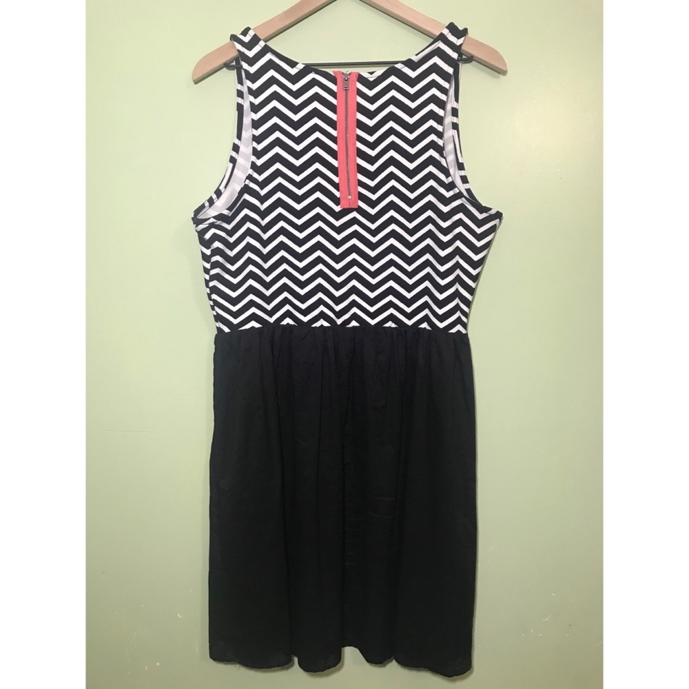Chevron Dress - Picture 4 of 6